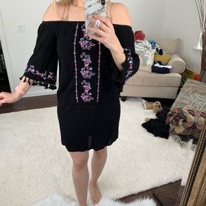 Black off the shoulder dress size small